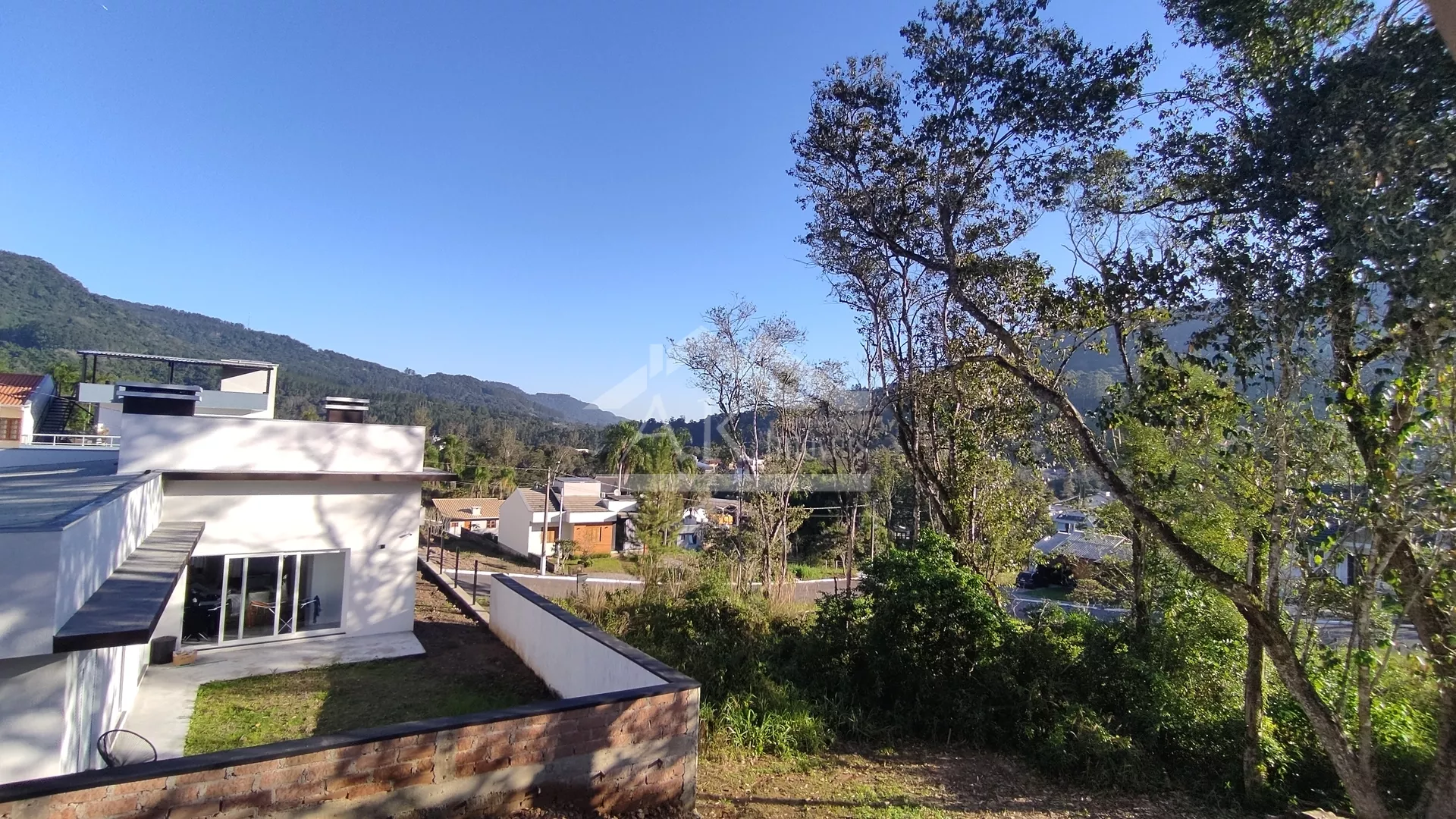 Casa com 1 suíte e com excelente localização, à venda em Picada Café, na Serra Gaúcha