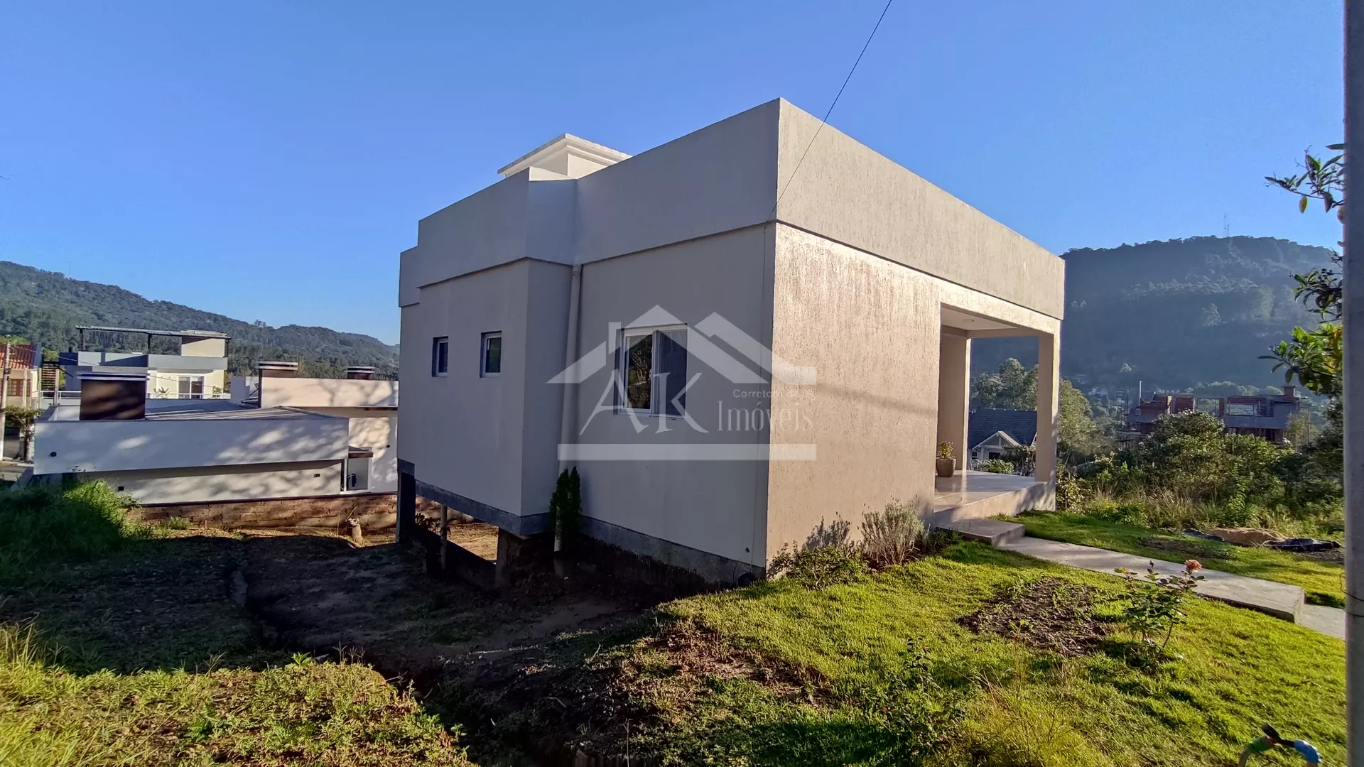 Casa com 1 suíte e com excelente localização, à venda em Picada Café, na Serra Gaúcha
