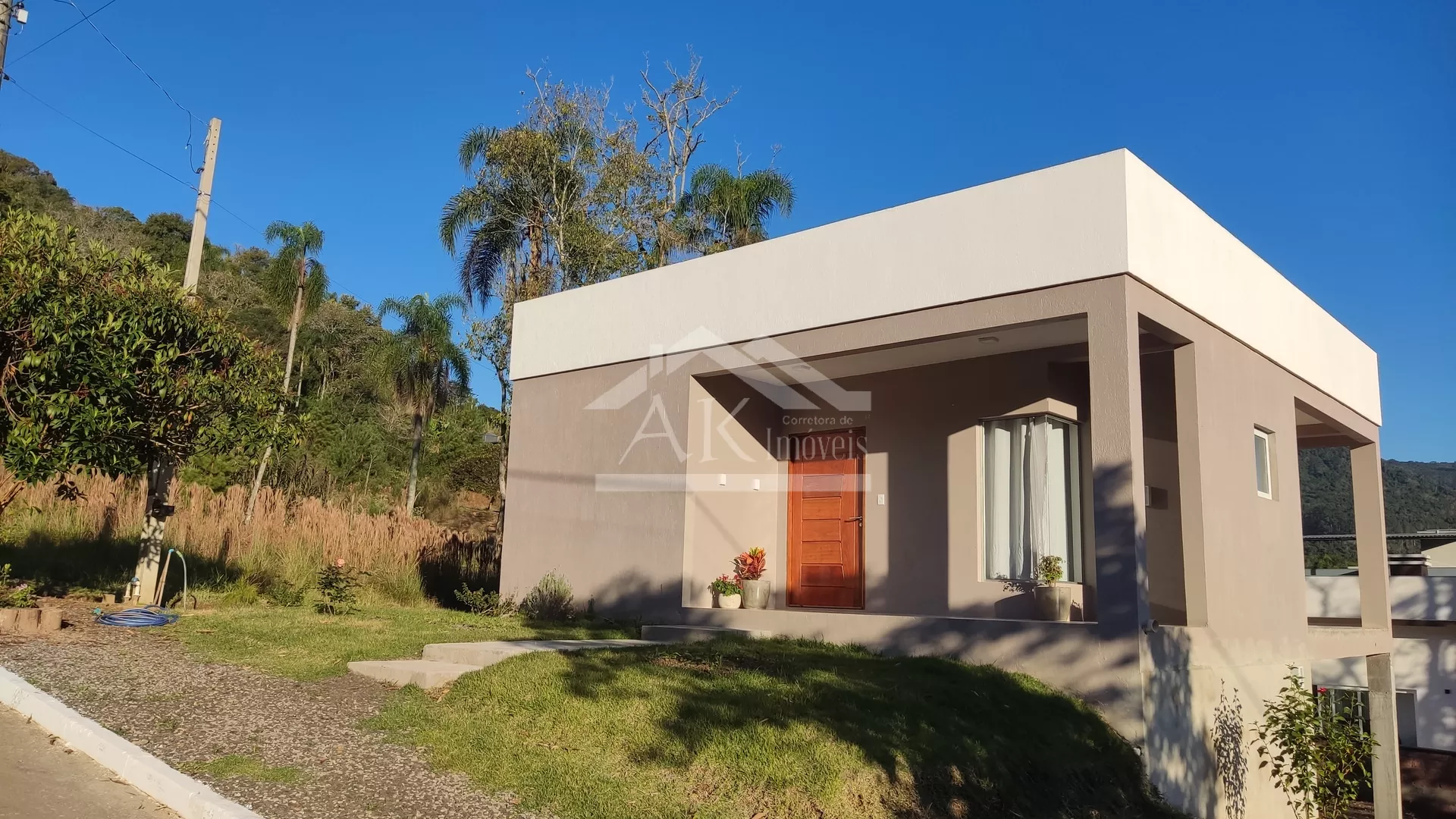 Casa com 1 suíte e com excelente localização, à venda em Picada Café, na Serra Gaúcha