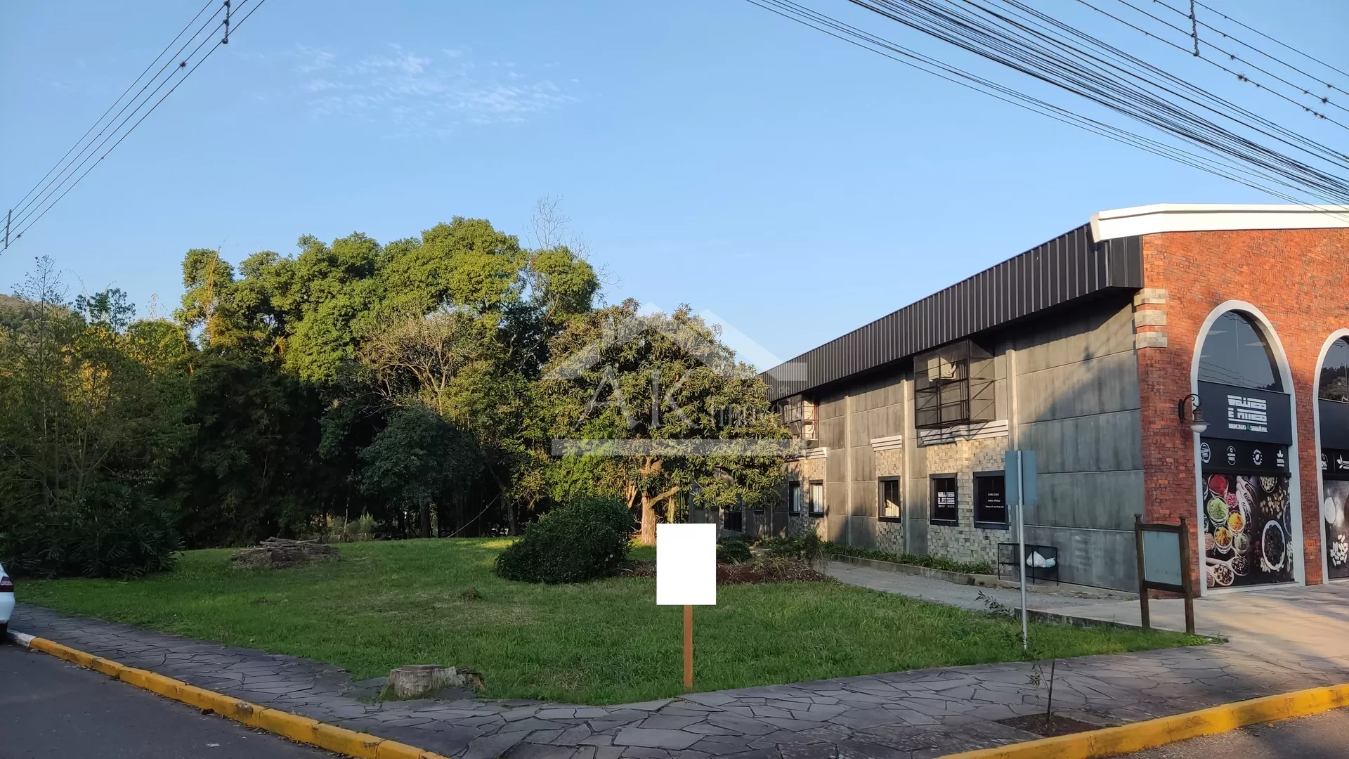 Amplo terreno de esquina à venda no centro de Picada Café, na Serra Gaúcha