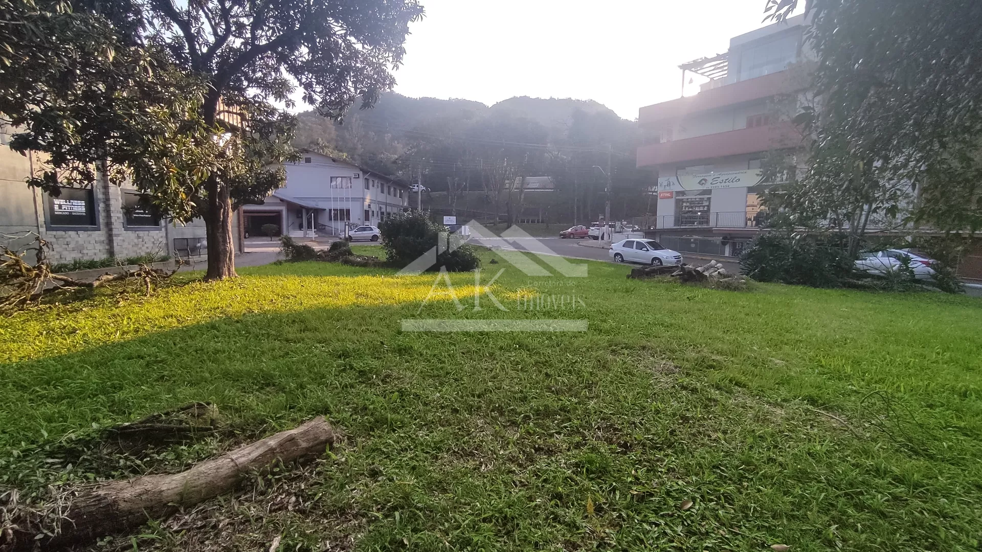 Amplo terreno de esquina à venda no centro de Picada Café, na Serra Gaúcha