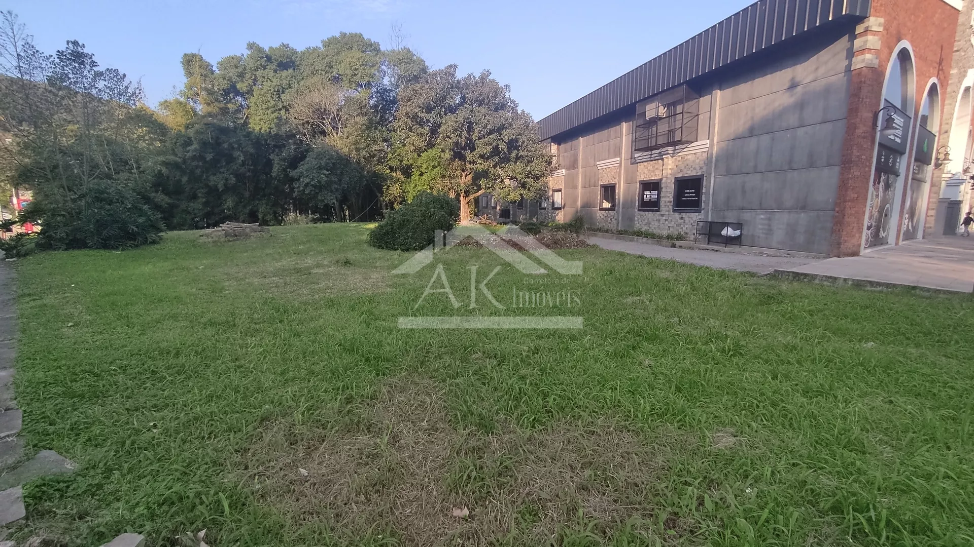 Amplo terreno de esquina à venda no centro de Picada Café, na Serra Gaúcha