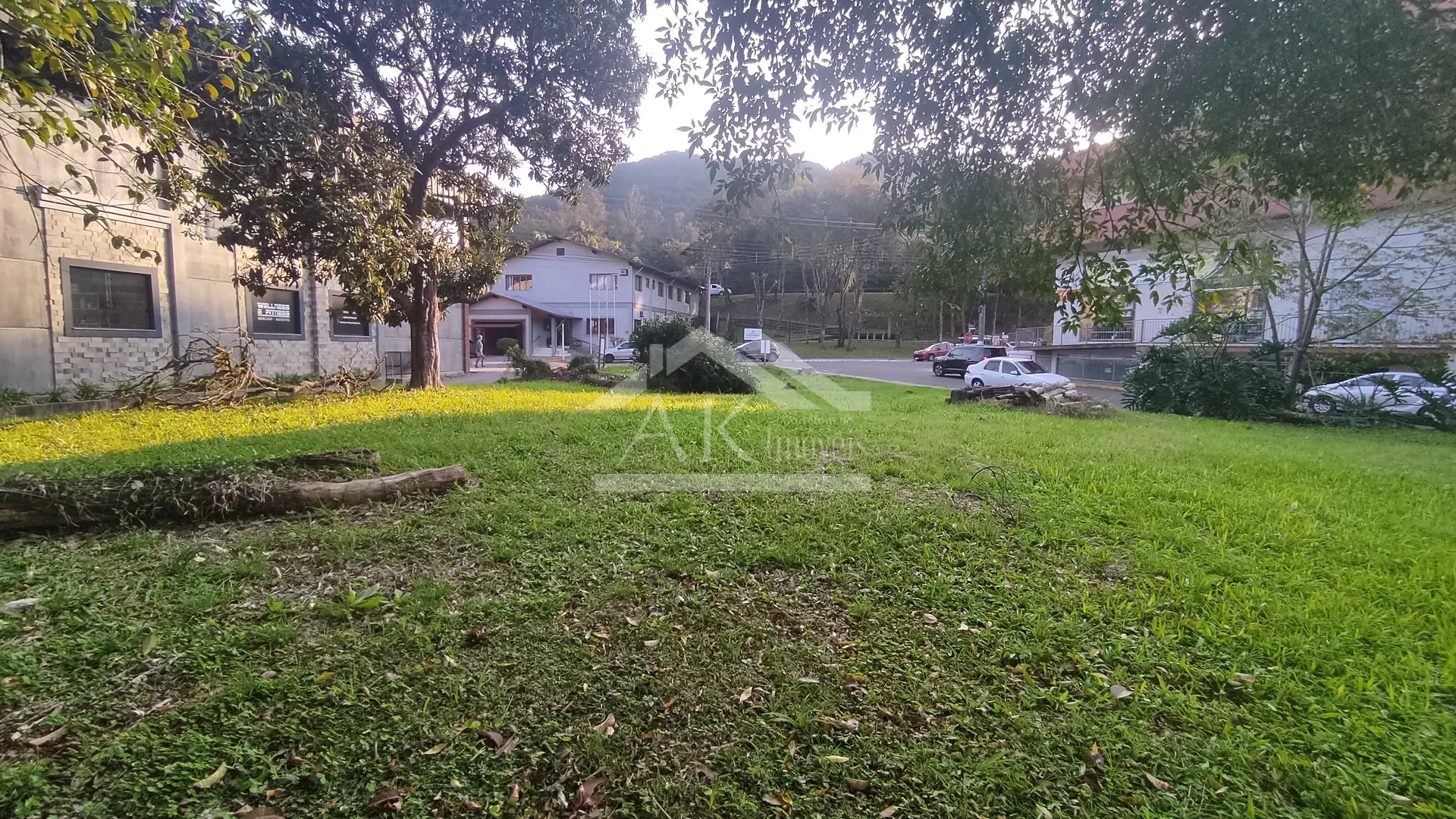Amplo terreno de esquina à venda no centro de Picada Café, na Serra Gaúcha
