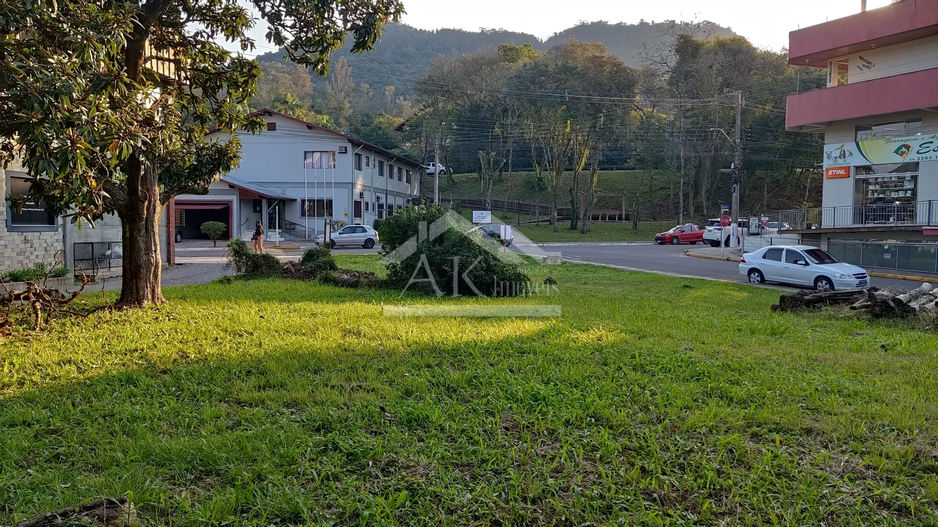 Amplo terreno de esquina à venda no centro de Picada Café, na Serra Gaúcha