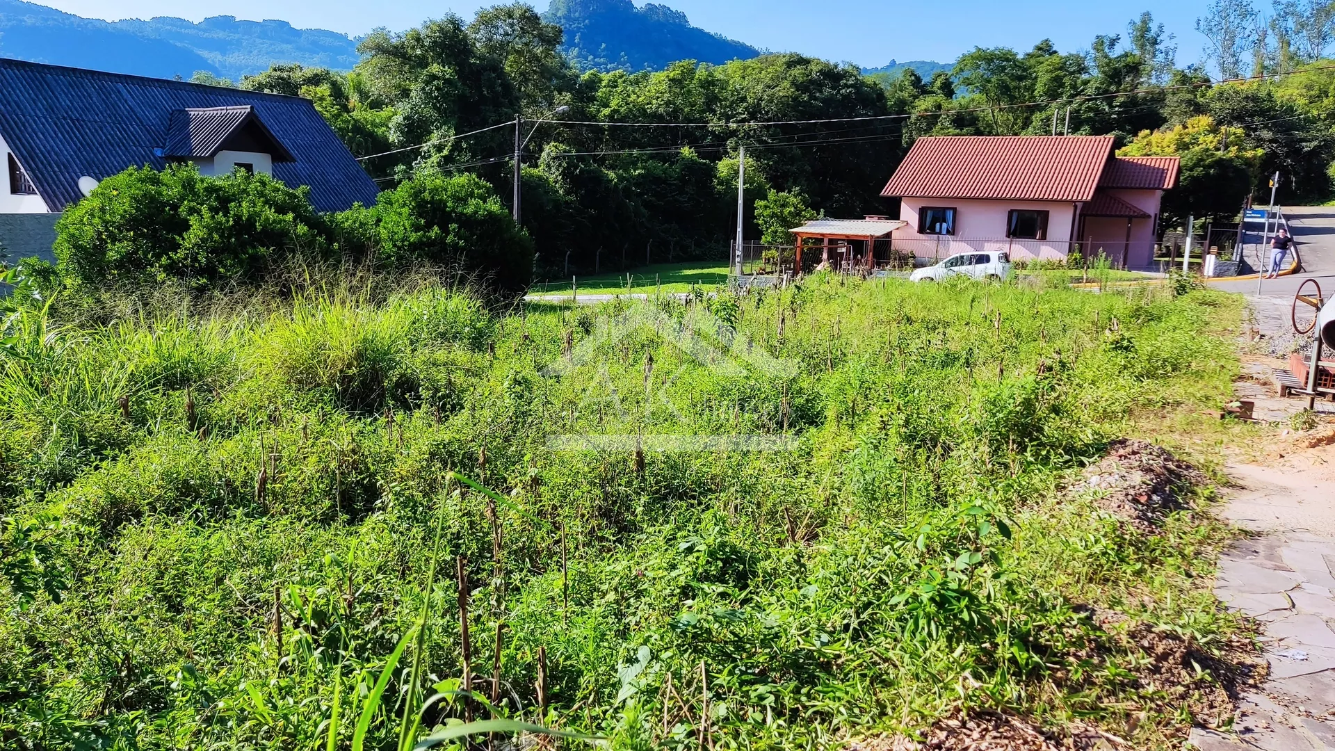 Terreno de esquina à venda no centro de Picada Café, na Serra Gaúcha