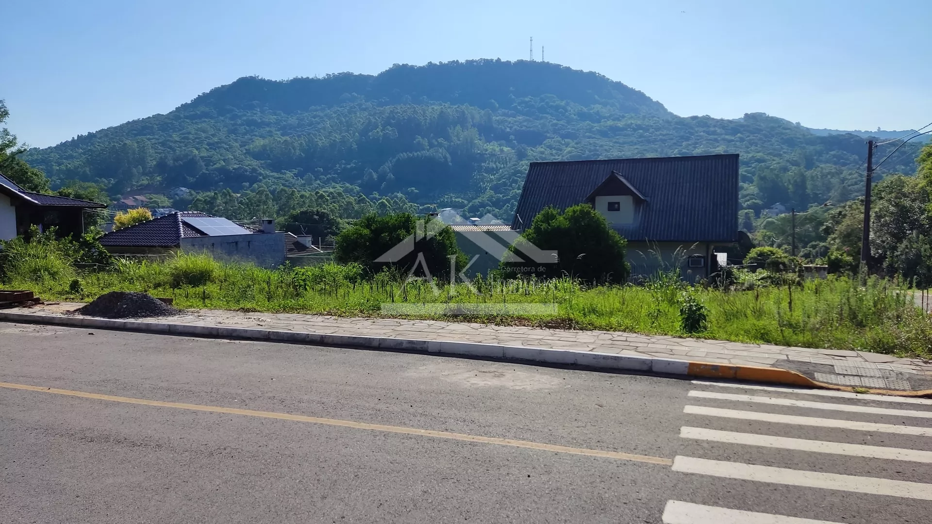 Terreno de esquina à venda no centro de Picada Café, na Serra Gaúcha