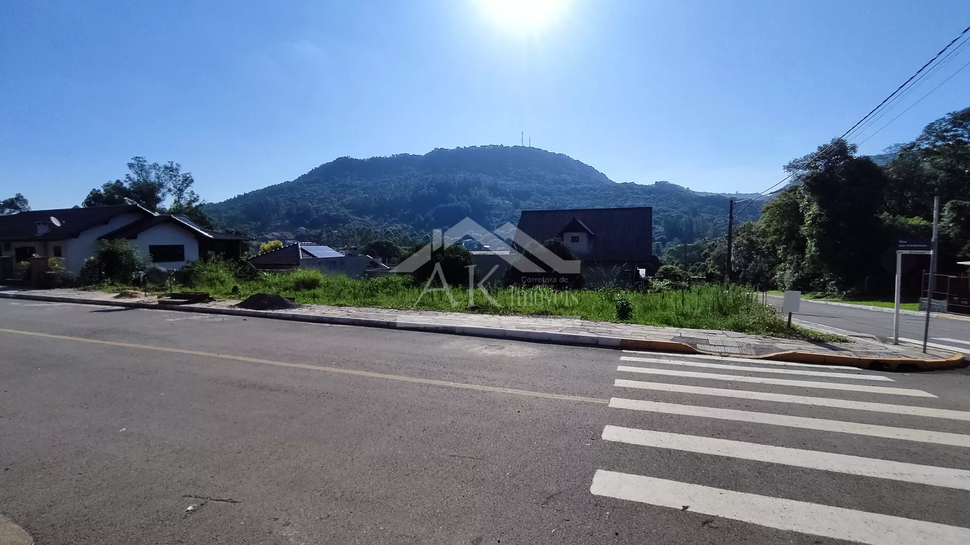 Terreno de esquina à venda no centro de Picada Café, na Serra Gaúcha