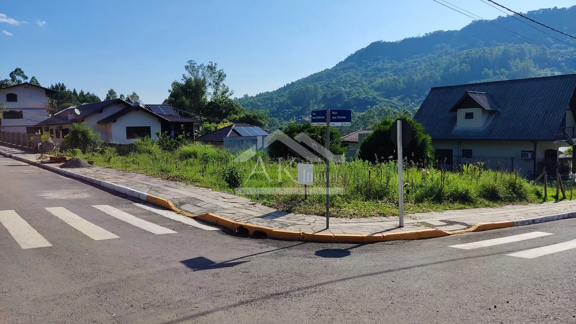 Terreno de esquina à venda no centro de Picada Café, na Serra Gaúcha