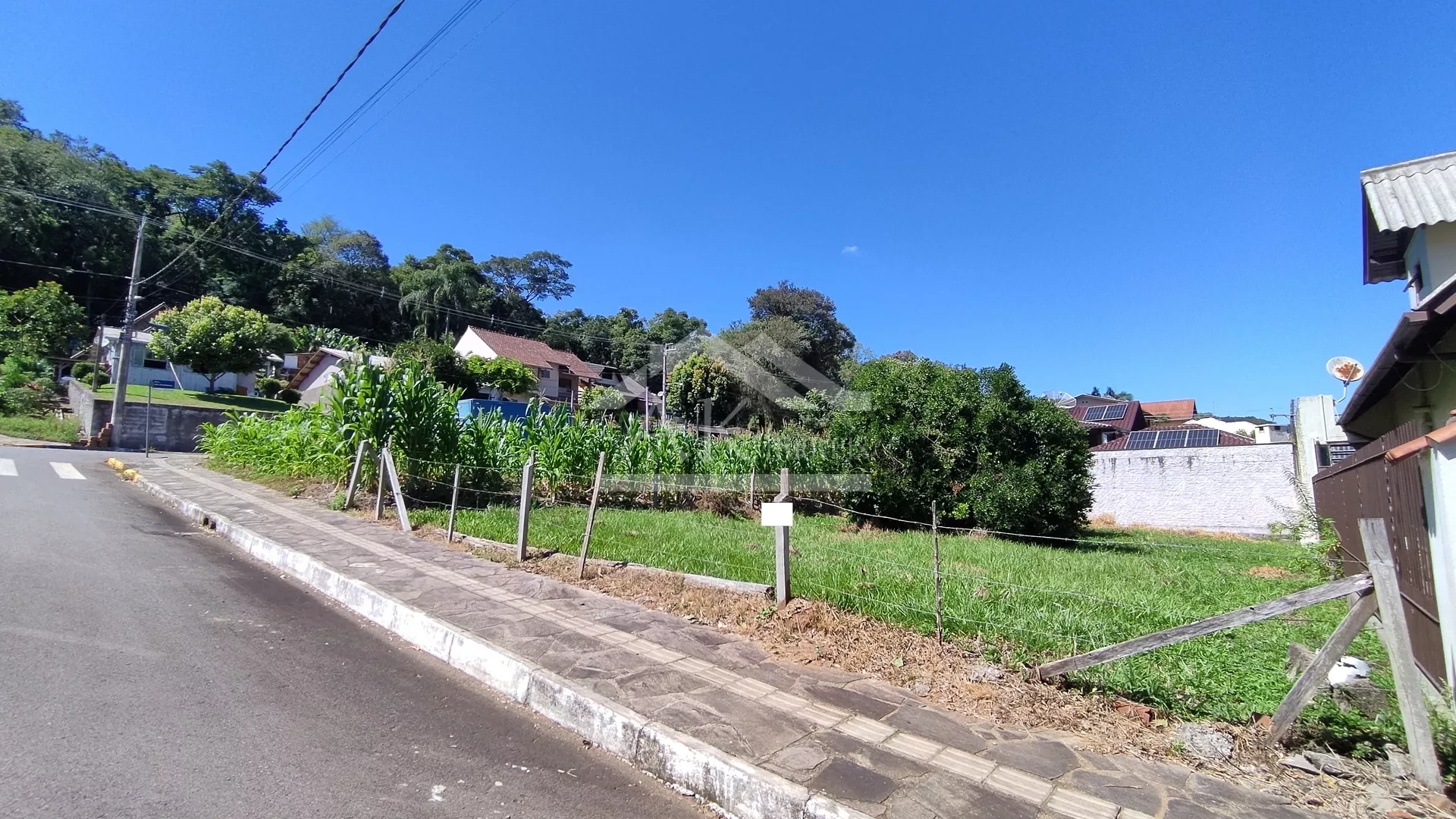 Terreno plano à venda no centro de Picada Café, na Serra Gaúcha