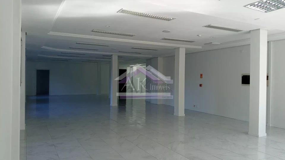 Excelente Sala Comercial, localizada no Centro de Picada Café
