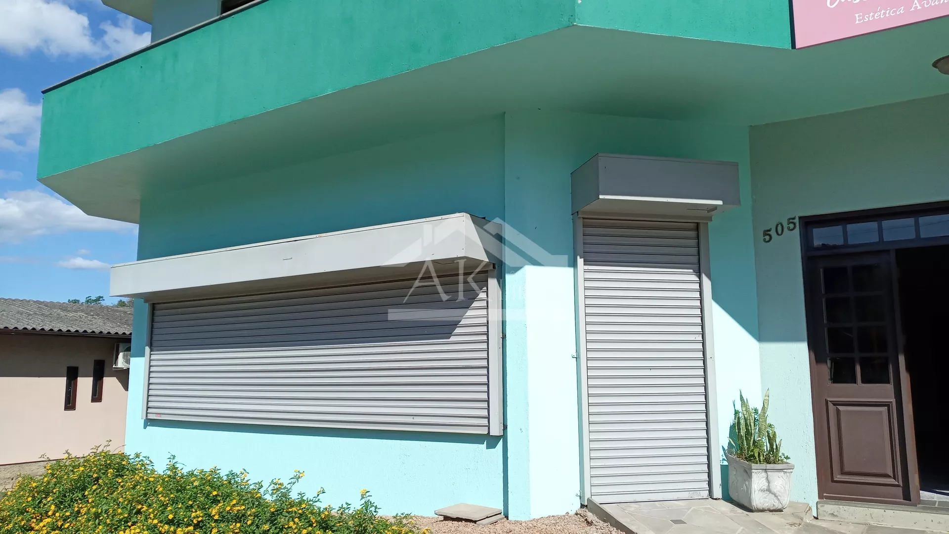 Excelente Sala Comercial, localizada no Centro de Picada Café