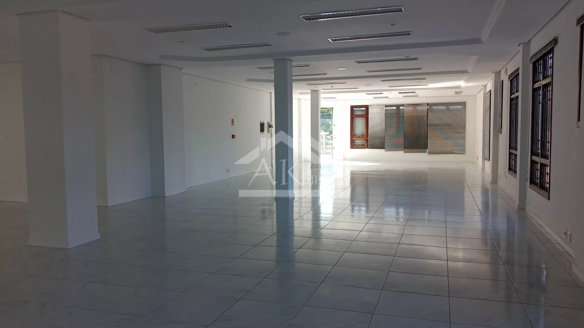 Excelente Sala Comercial, localizada no Centro de Picada Café