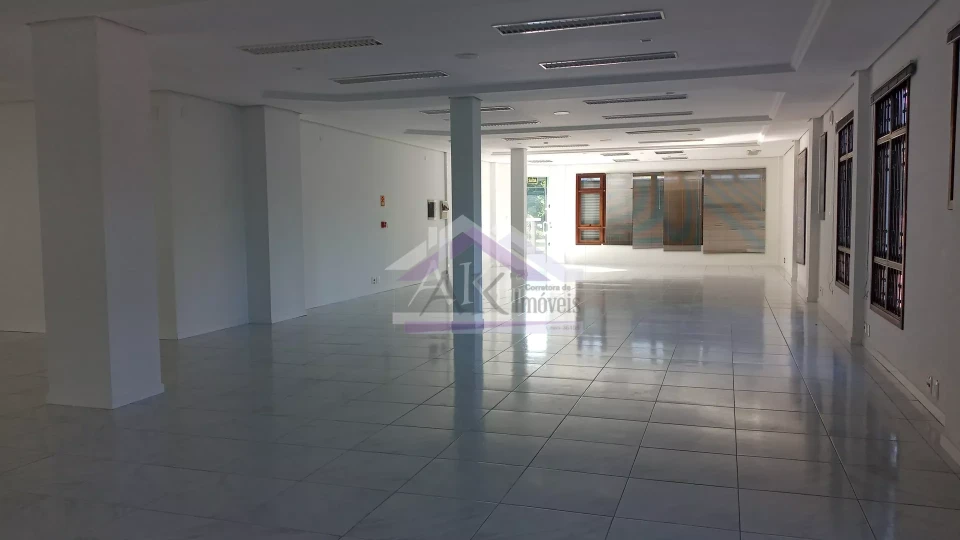 Excelente Sala Comercial, localizada no Centro de Picada Café