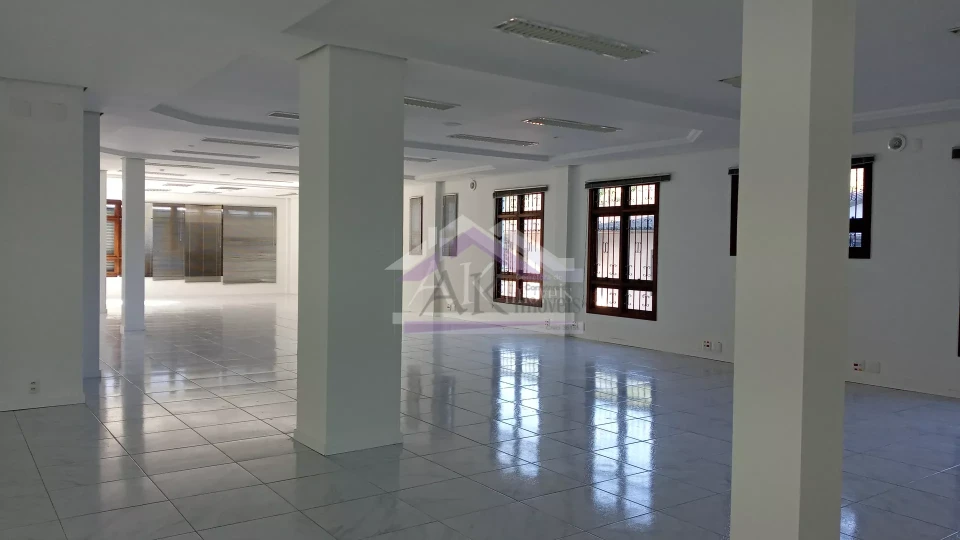 Excelente Sala Comercial, localizada no Centro de Picada Café