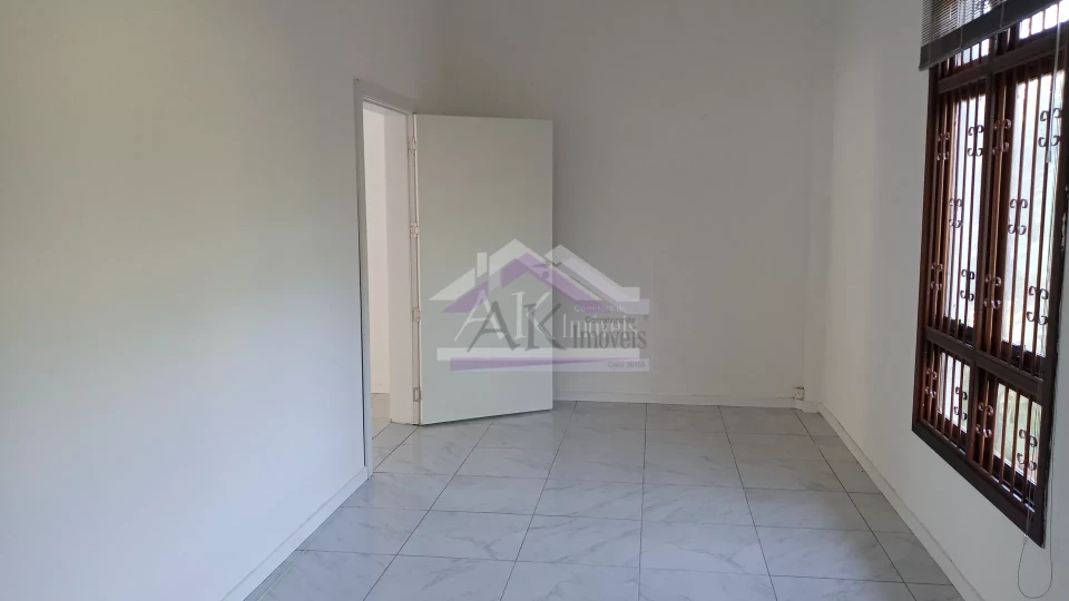 Excelente Sala Comercial, localizada no Centro de Picada Café