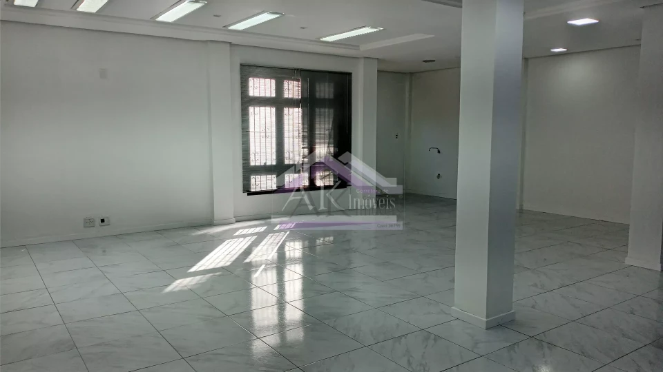Excelente Sala Comercial, localizada no Centro de Picada Café