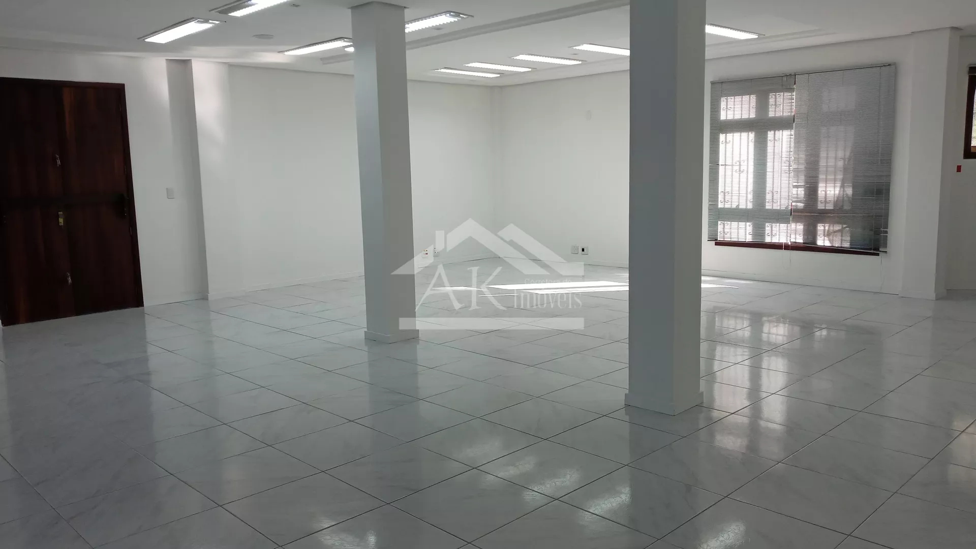 Excelente Sala Comercial, localizada no Centro de Picada Café
