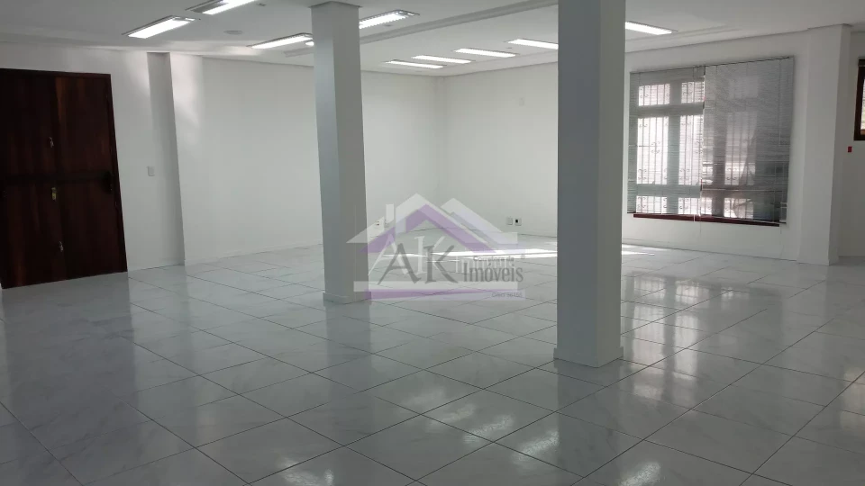 Excelente Sala Comercial, localizada no Centro de Picada Café