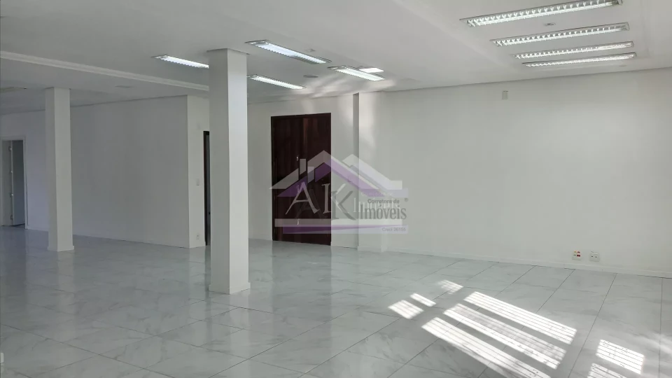 Excelente Sala Comercial, localizada no Centro de Picada Café