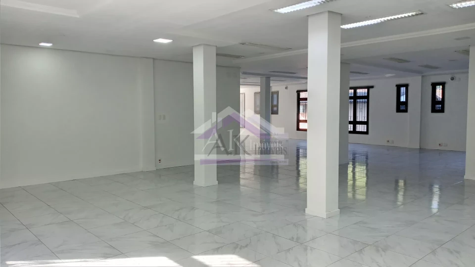 Excelente Sala Comercial, localizada no Centro de Picada Café