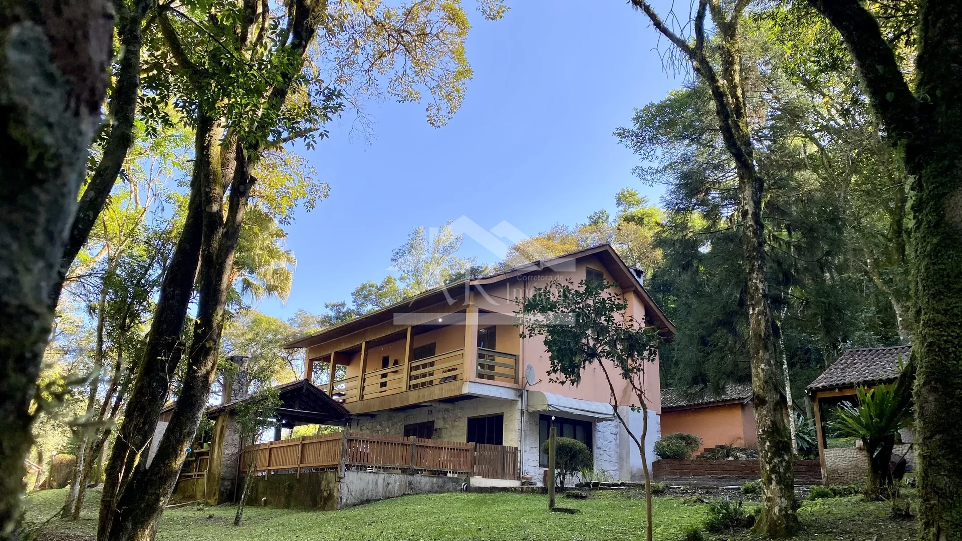 Chácara com fundos para arroio à venda em Picada Café na Serra Gaúcha