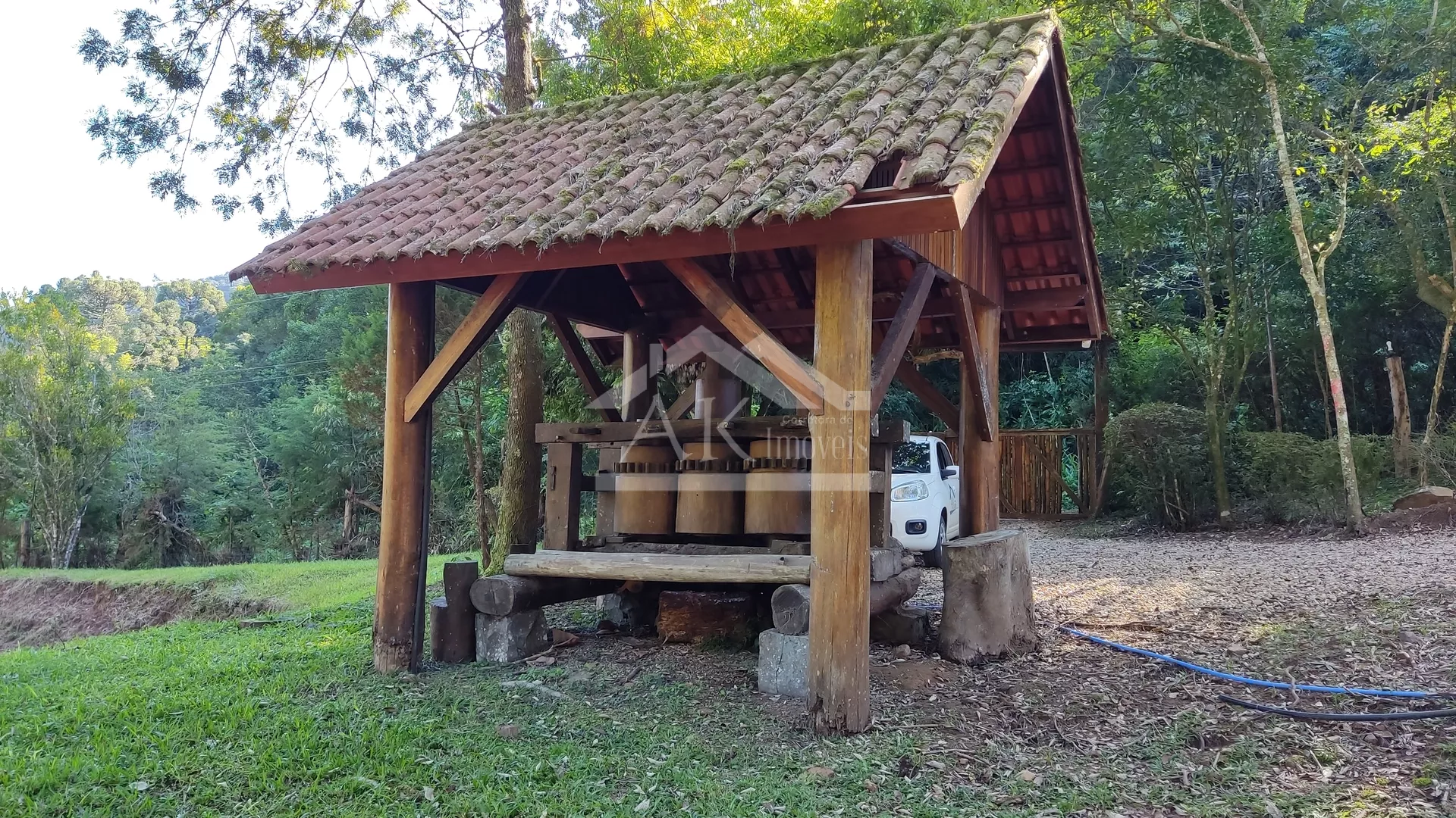 Chácara com fundos para arroio à venda em Picada Café na Serra Gaúcha