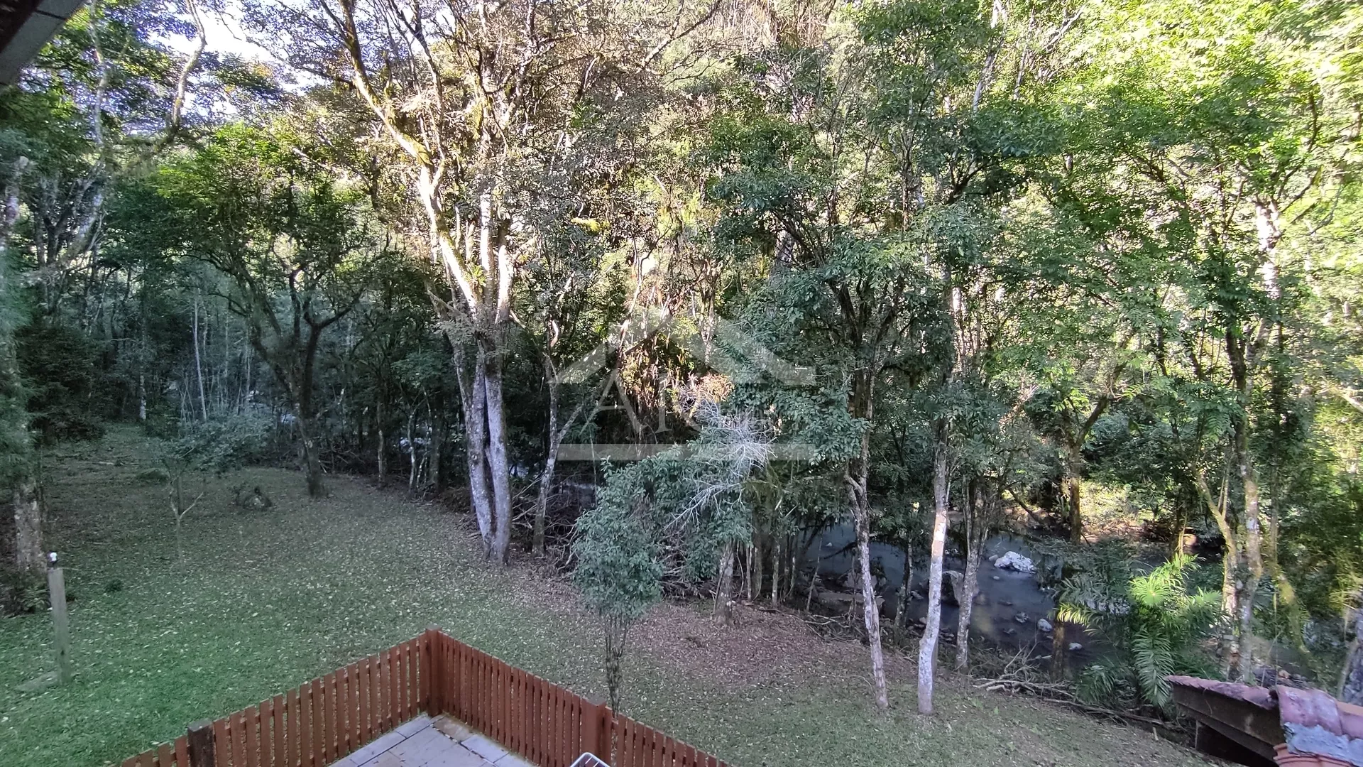 Chácara com fundos para arroio à venda em Picada Café na Serra Gaúcha