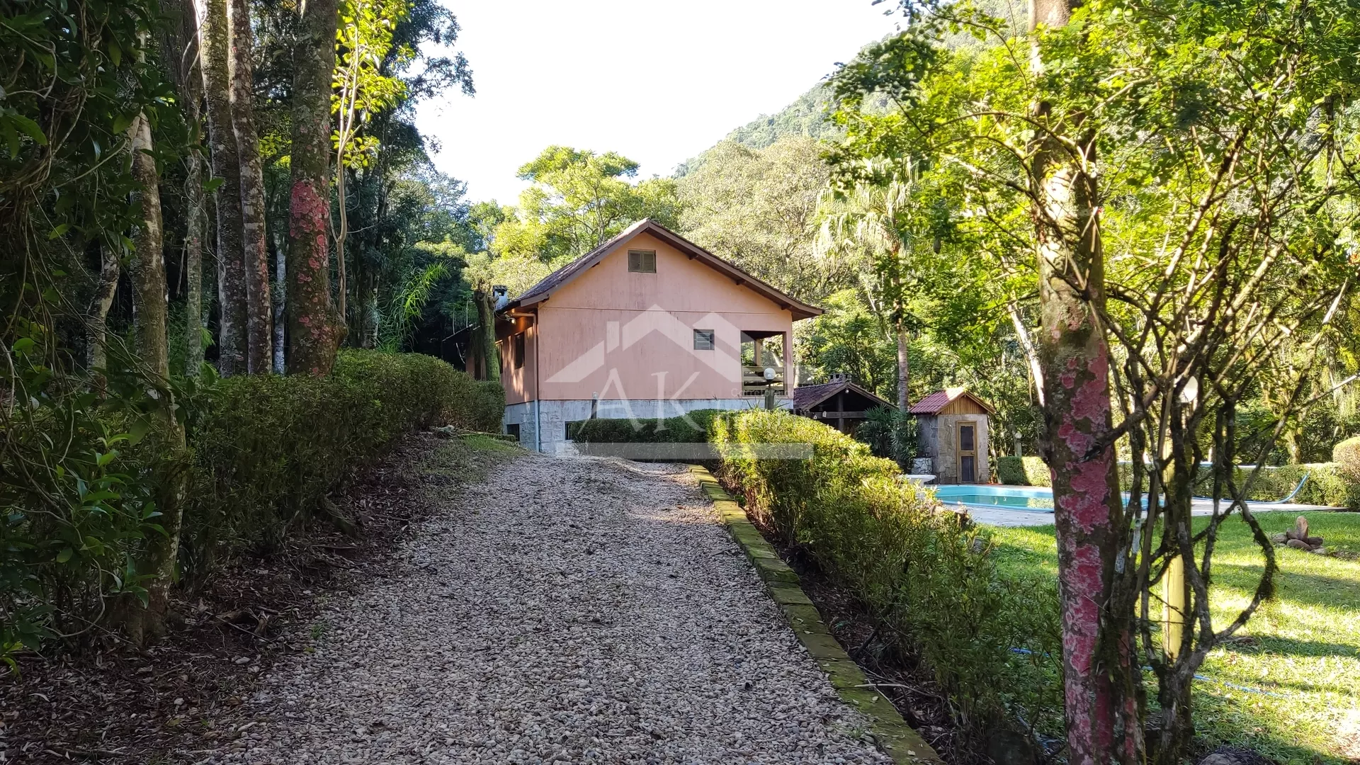 Chácara com fundos para arroio à venda em Picada Café na Serra Gaúcha