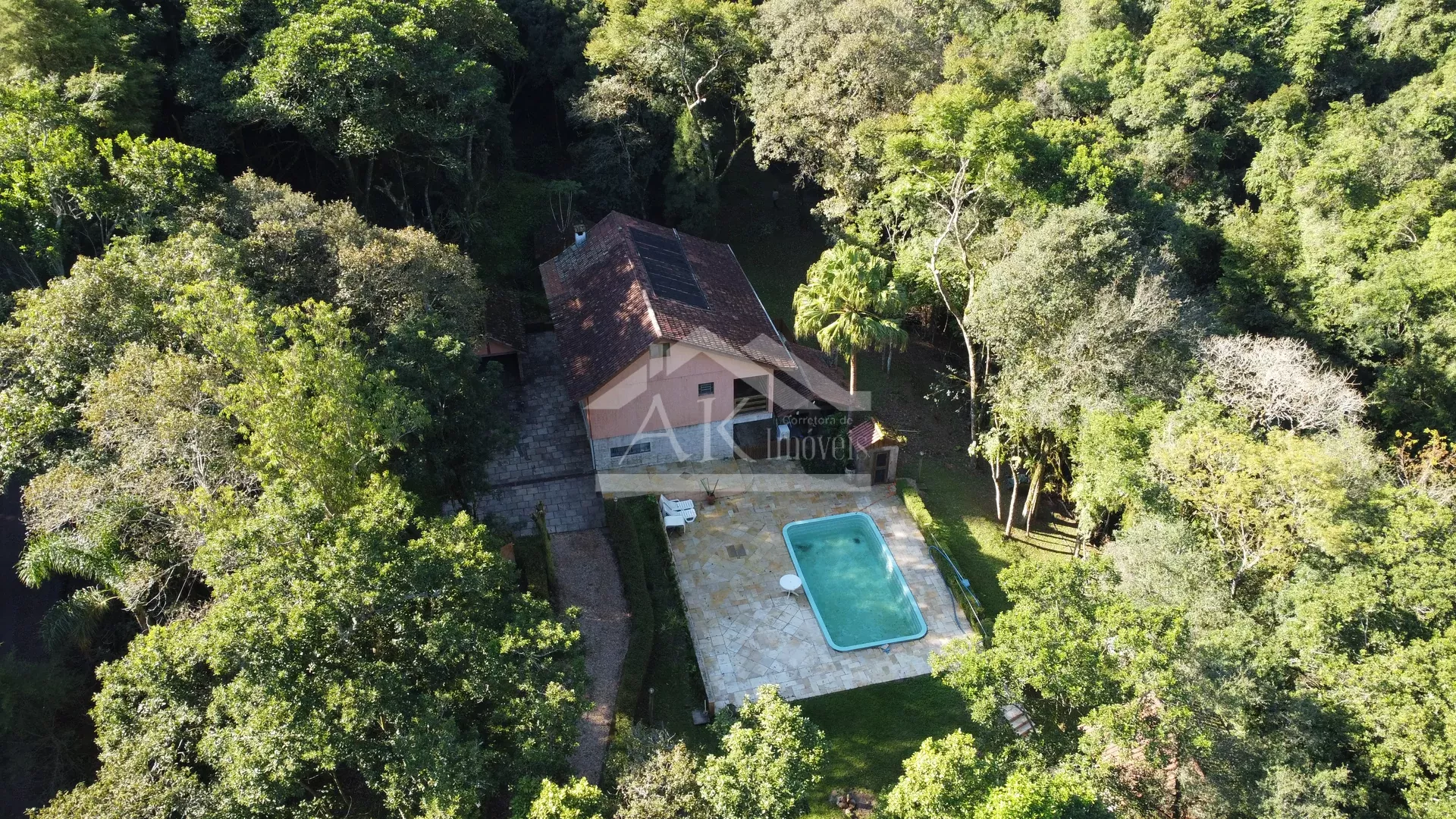 Chácara com fundos para arroio à venda em Picada Café na Serra Gaúcha