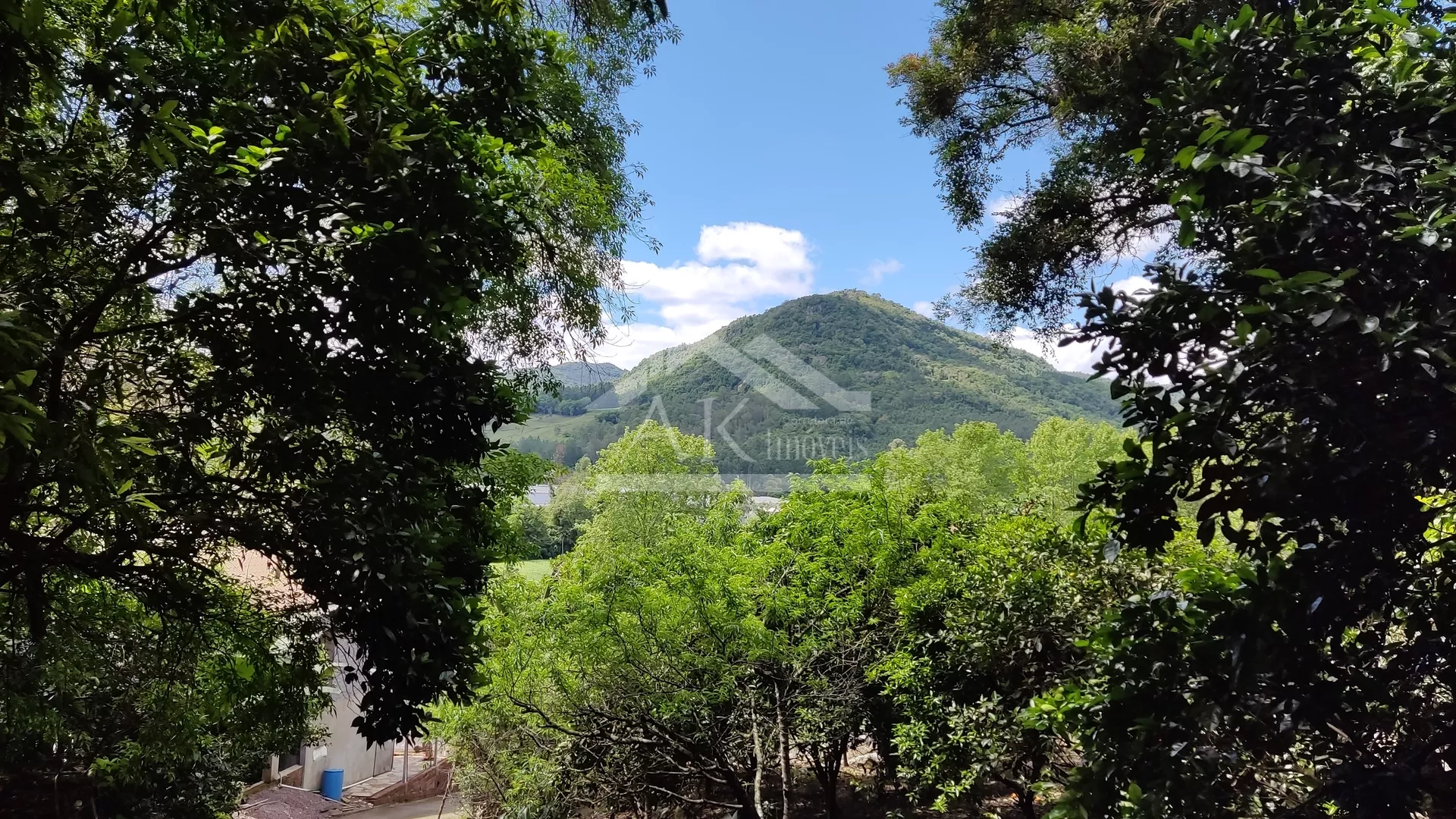 Casa com amplo terreno à venda em Picada Café na Serra Gaúcha