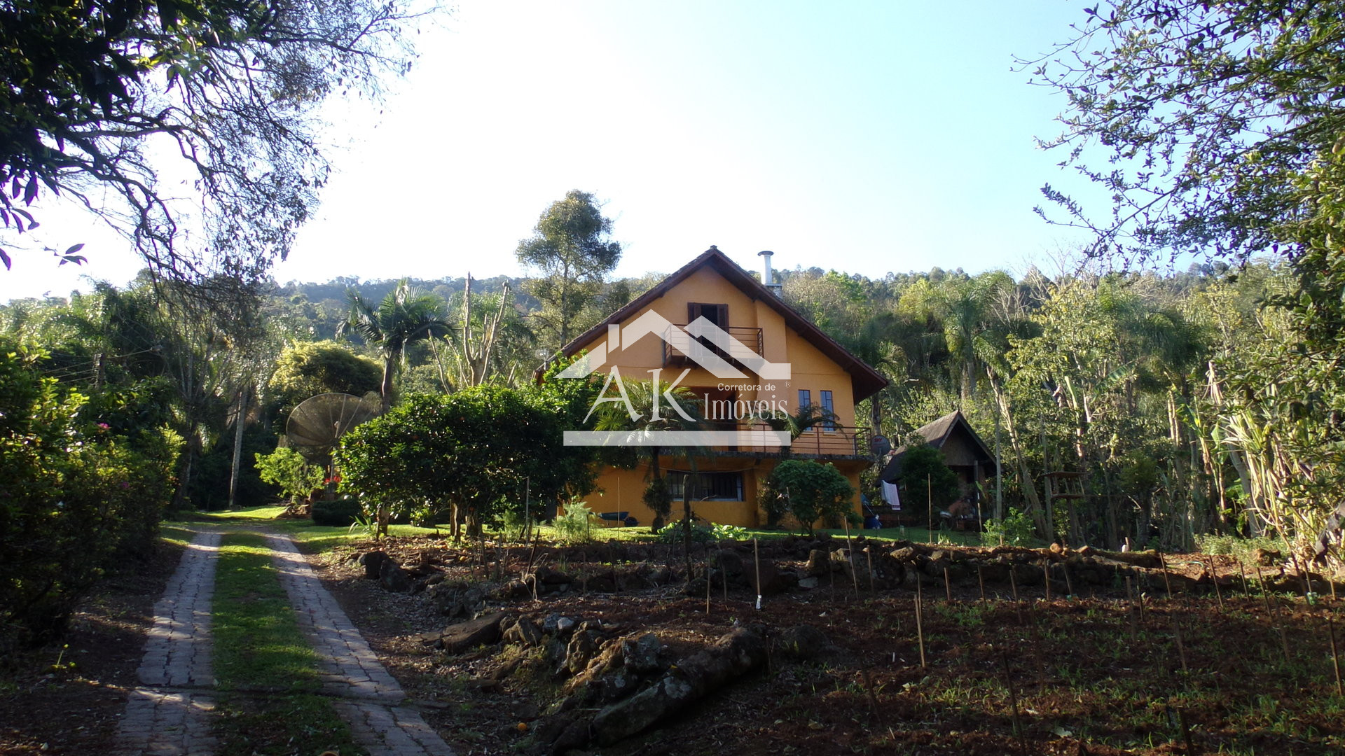 Sítio com duas casas e galpões a venda em Picada Café na Serra Gaúcha