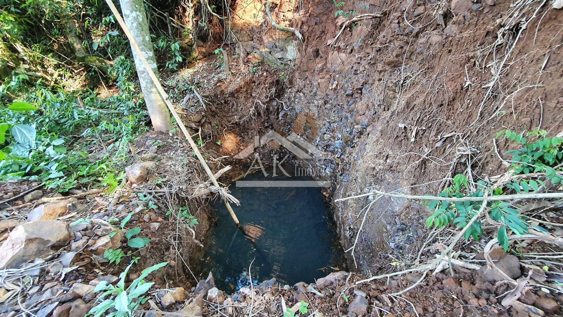 Belo terreno com vertente à venda na cidade de Morro Reuter-RS