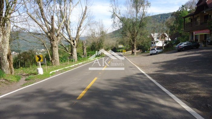 Terreno a venda, às margens da BR 116, em Picada Café, na serra gaúcha