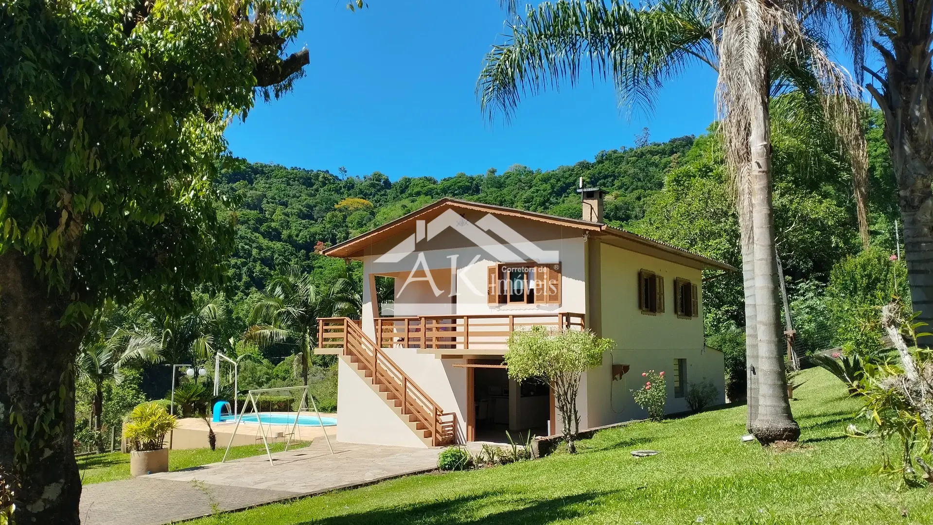 Excelente Casa de Alvenaria com Quatro Dormitórios em Picada Café na Serra Gaúcha