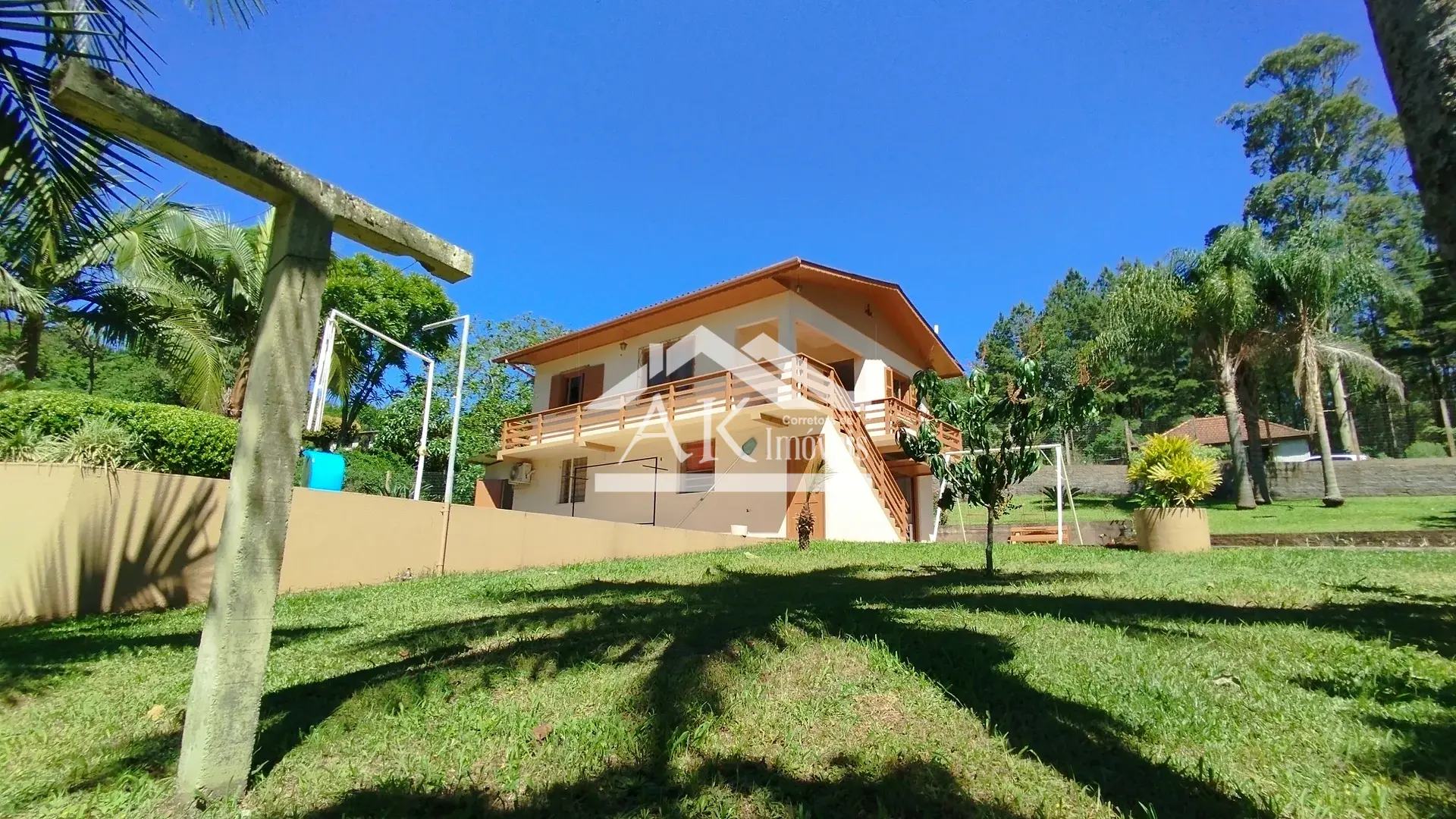Excelente Casa de Alvenaria com Quatro Dormitórios em Picada Café na Serra Gaúcha