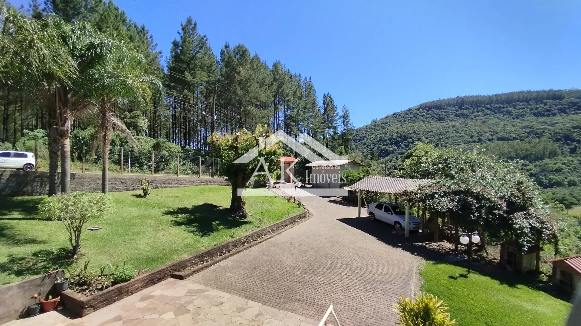 Excelente Casa de Alvenaria com Quatro Dormitórios em Picada Café na Serra Gaúcha