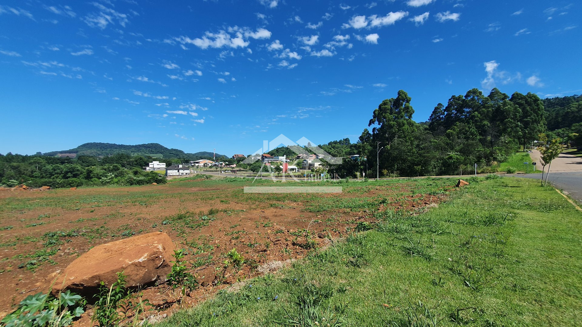 Terreno comercial de esquina à venda em Linha Nova, na serra gaúcha