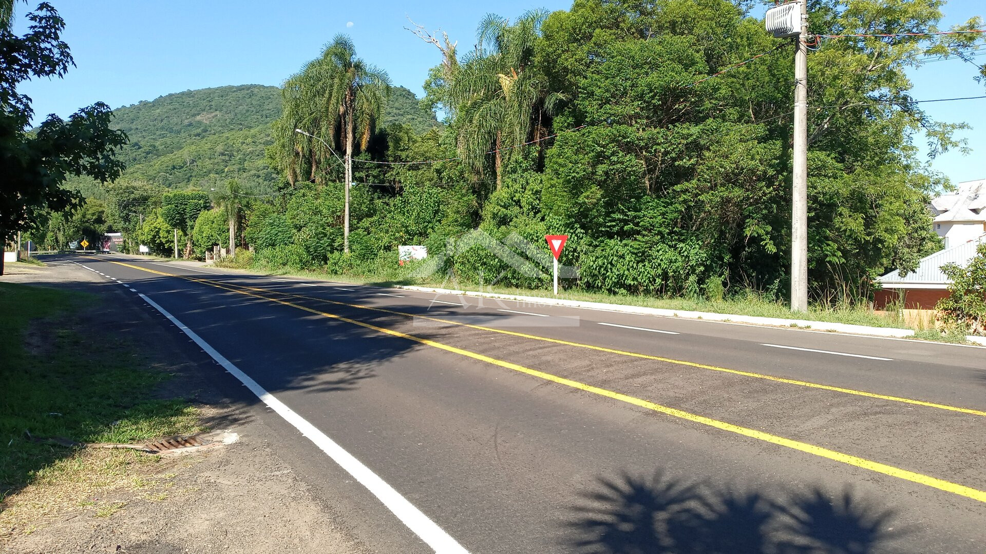 Amplo terreno com frente para a BR 116 à venda em Picada Café na Serra Gaúcha