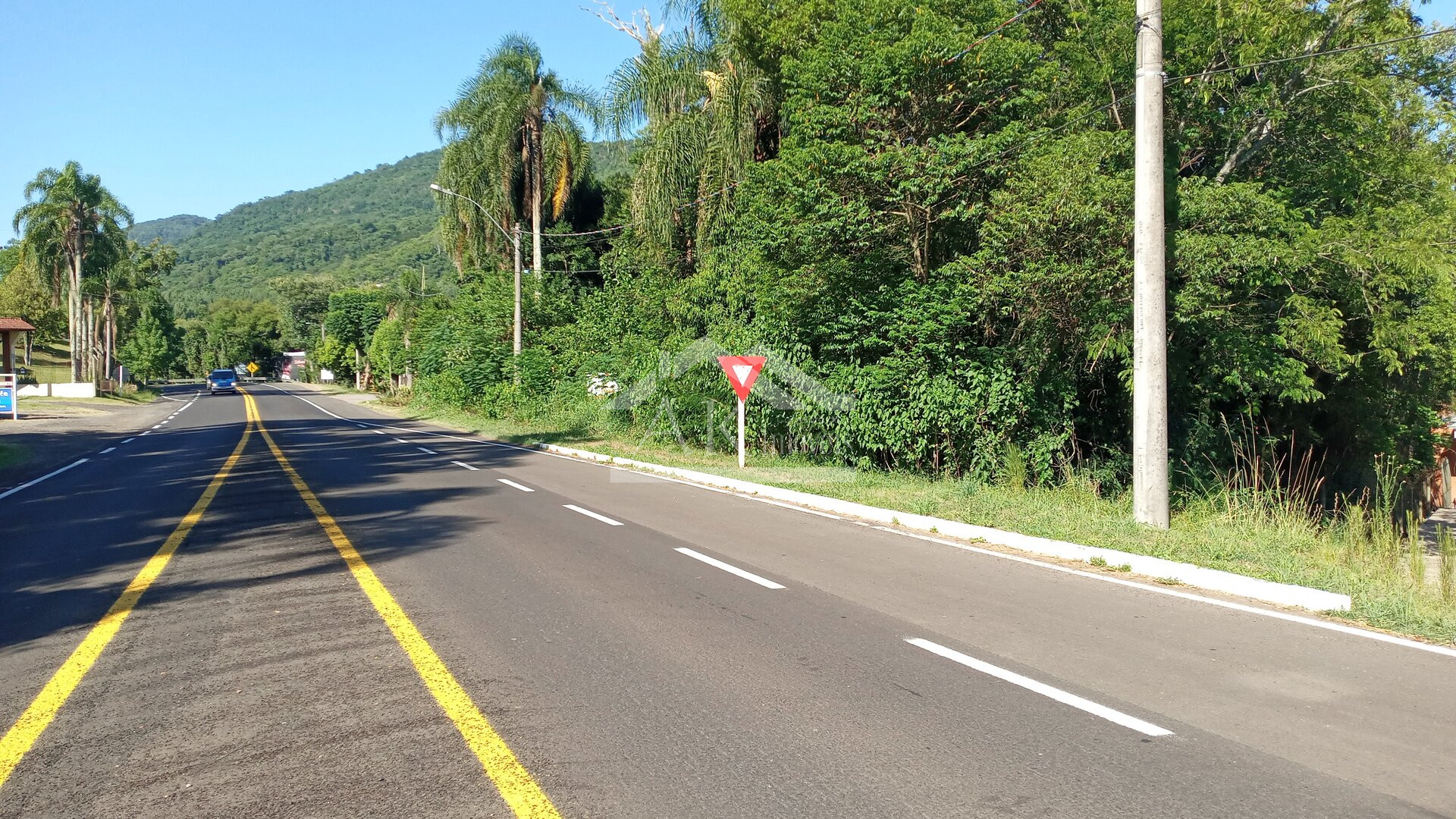 Amplo terreno com frente para a BR 116 à venda em Picada Café na Serra Gaúcha
