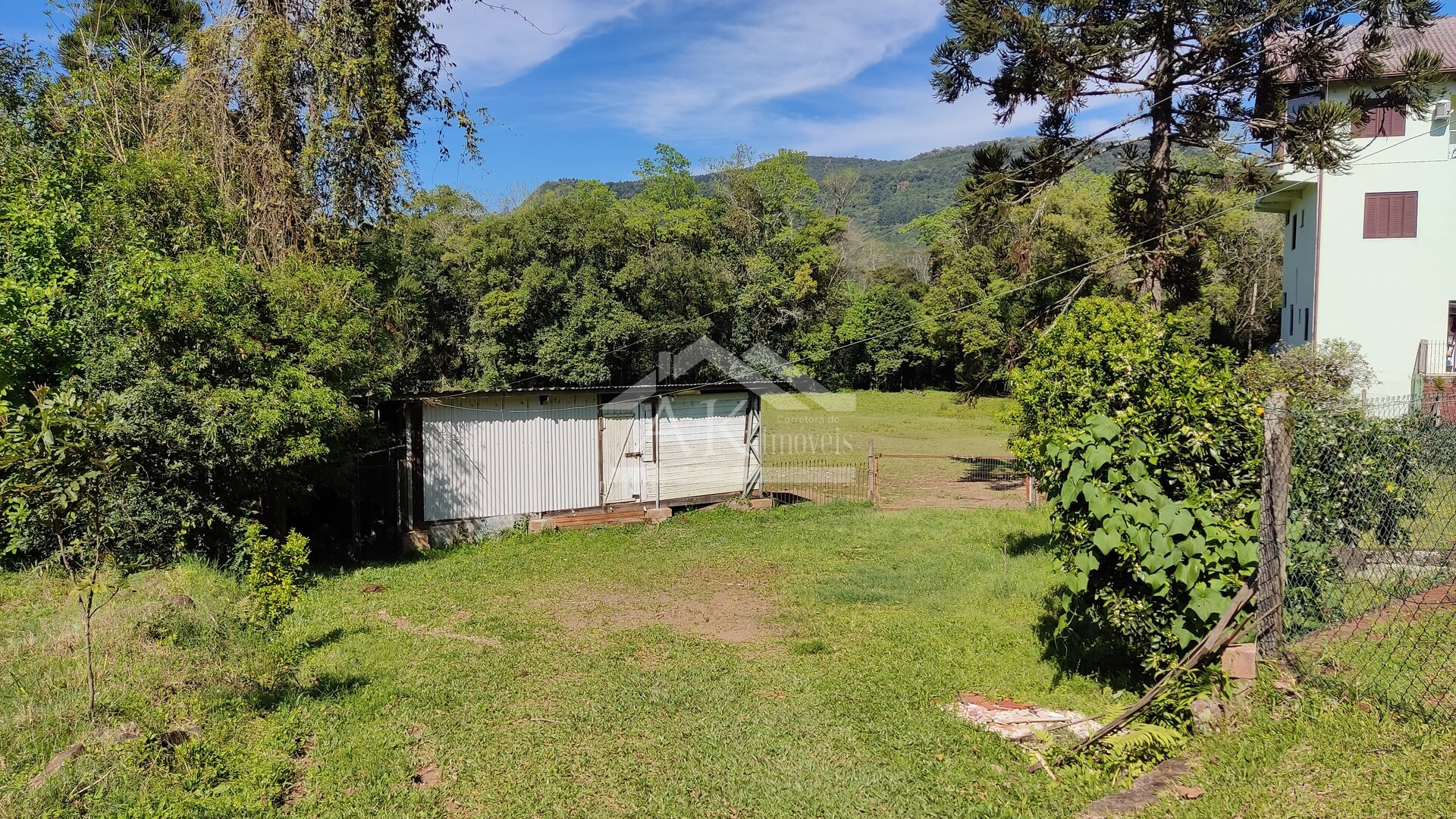 Terreno com frente para BR 116 e fundos para arroio a venda em Picada Café na Serra Gaúcha