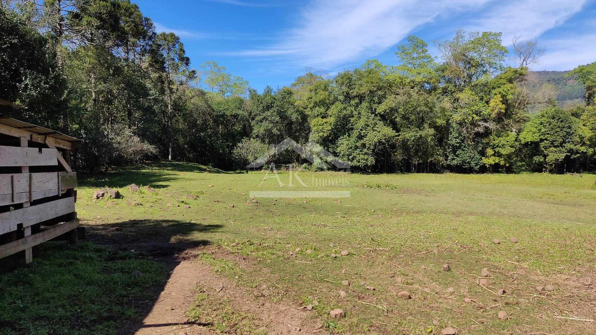 Terreno com frente para BR 116 e fundos para arroio a venda em Picada Café na Serra Gaúcha