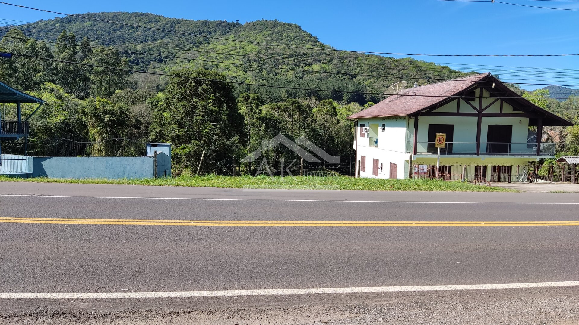 Terreno com frente para BR 116 e fundos para arroio a venda em Picada Café na Serra Gaúcha