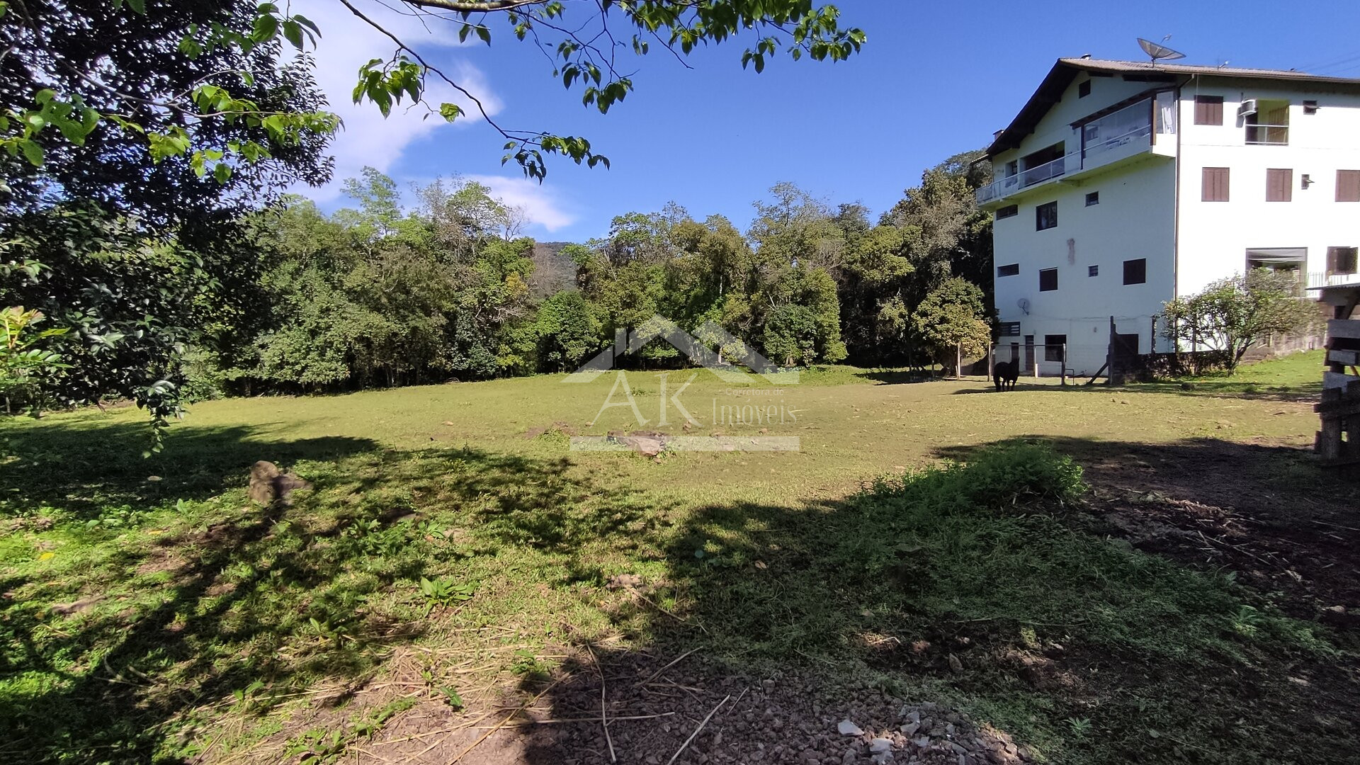 Terreno com frente para BR 116 e fundos para arroio a venda em Picada Café na Serra Gaúcha