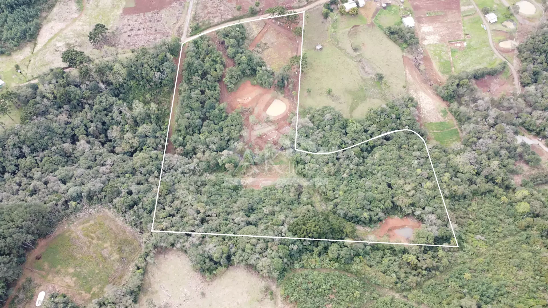 Área de terra com riacho à venda em Santa Maria do Herval