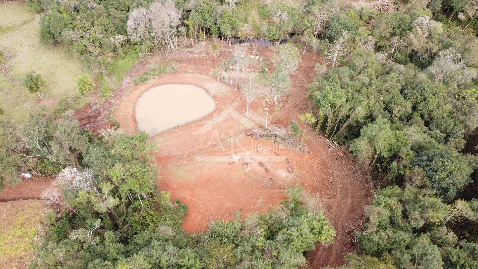 Área de terra com riacho à venda em Santa Maria do Herval