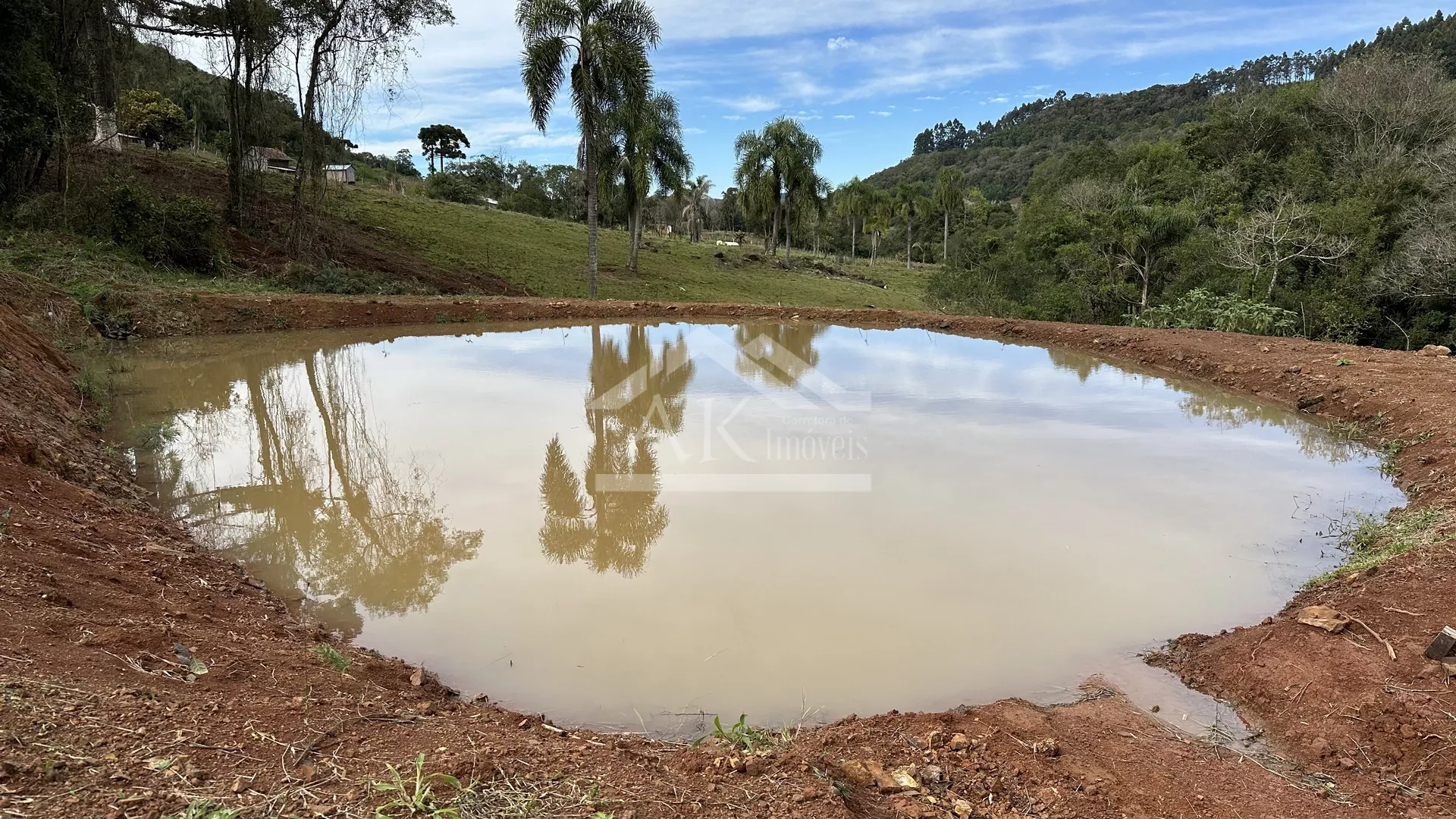 Área de terra com riacho à venda em Santa Maria do Herval
