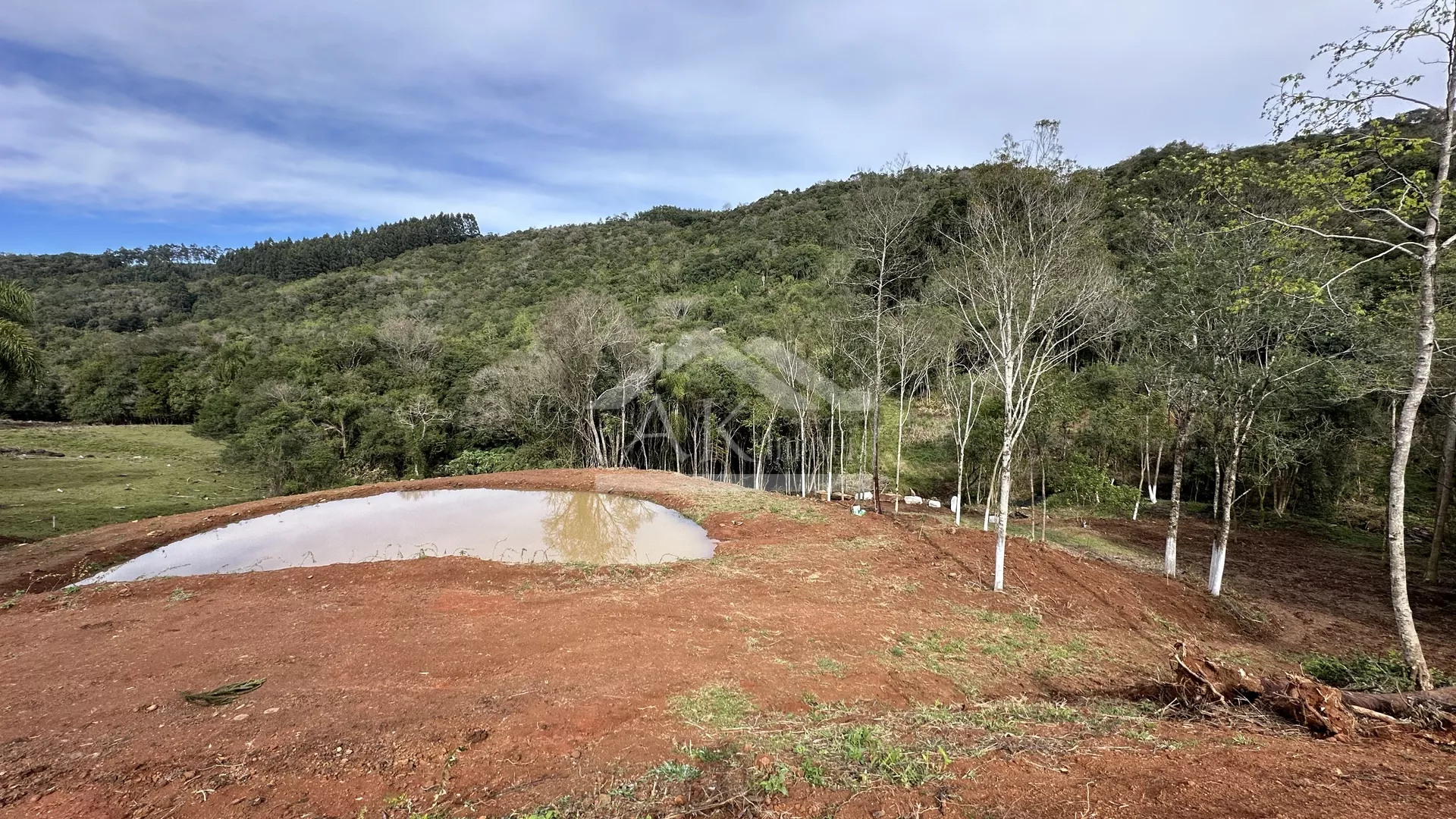 Área de terra com riacho à venda em Santa Maria do Herval