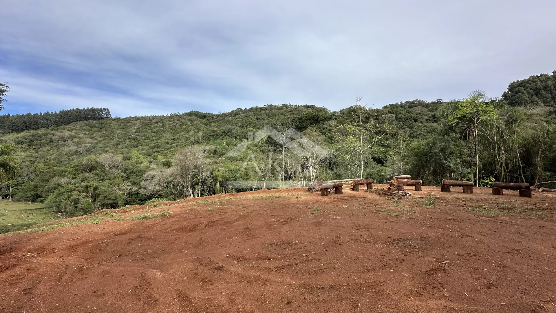 Área de terra com riacho à venda em Santa Maria do Herval