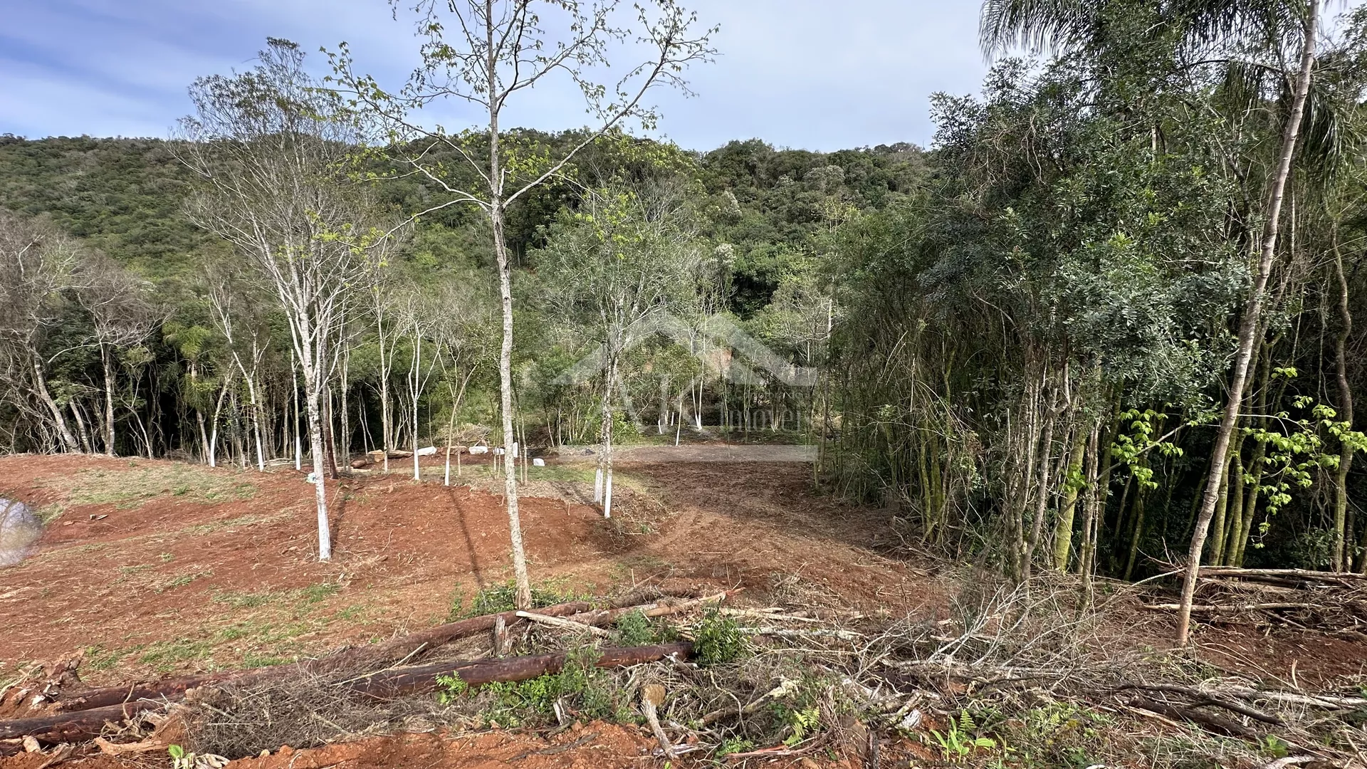 Área de terra com riacho à venda em Santa Maria do Herval