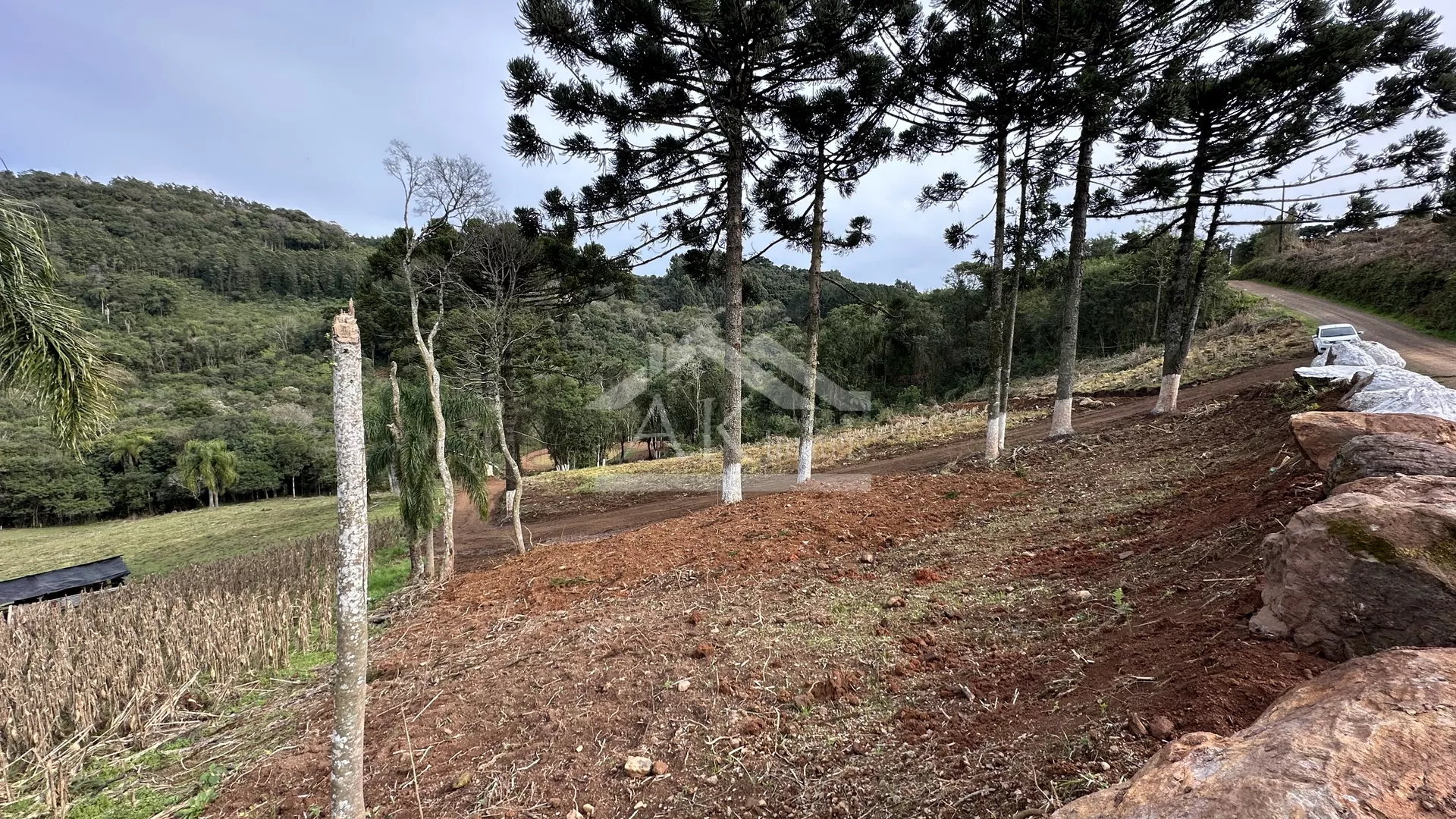 Área de terra com riacho à venda em Santa Maria do Herval